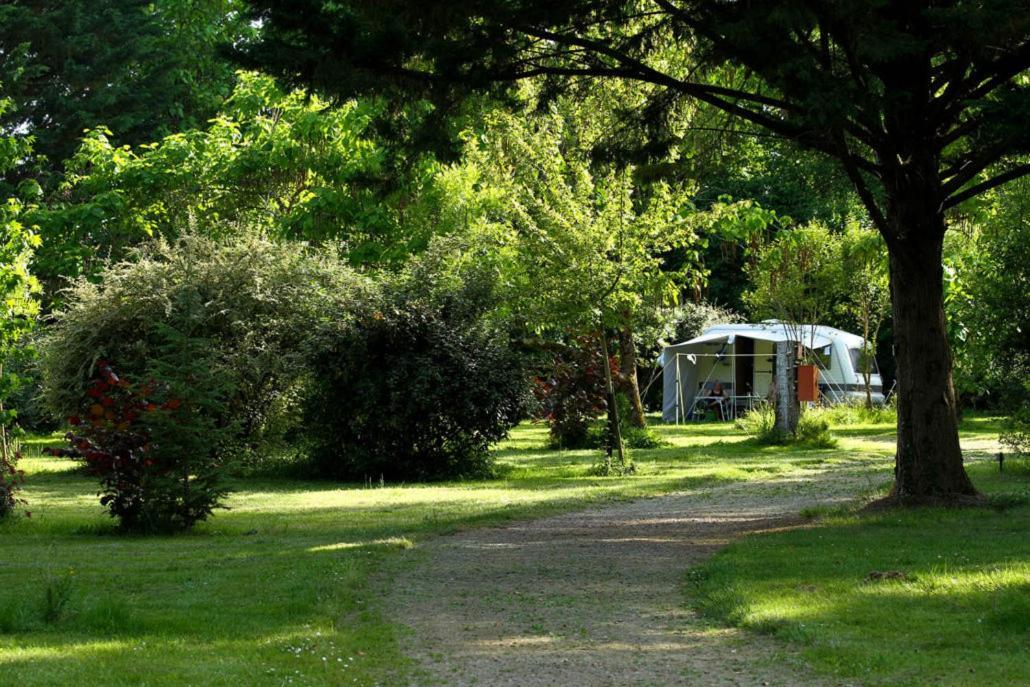 Camping Et Hotel Chateau Du Haget Montesquiou Exterior foto
